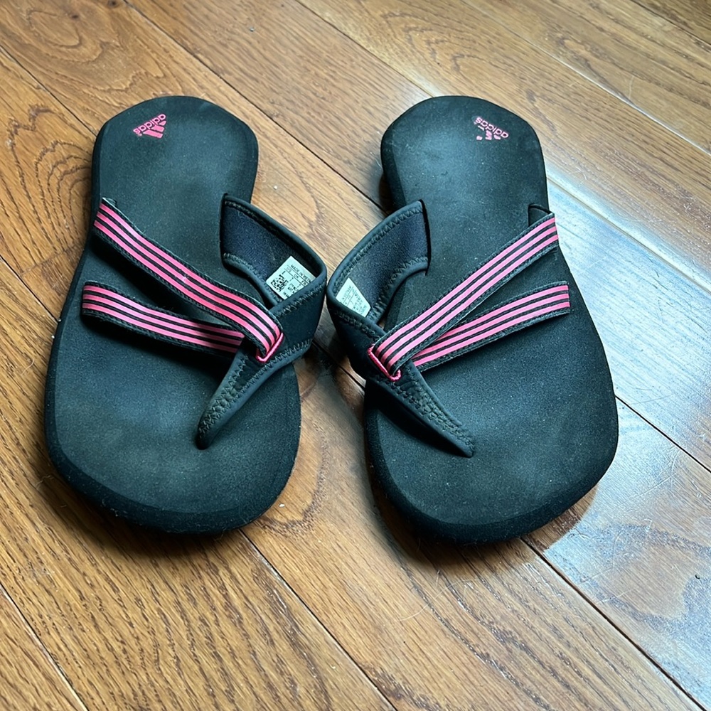 Adidas pink flip flops